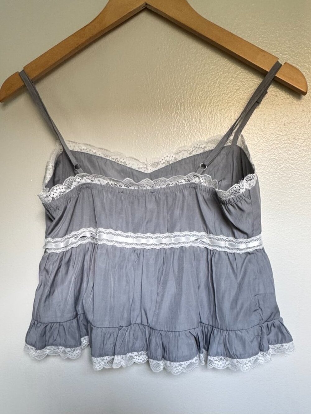 Edikted Gray White Lace Ribbon Cami Crop Top Size M Coquette Y2K Balletcore - Picture 7 of 9
